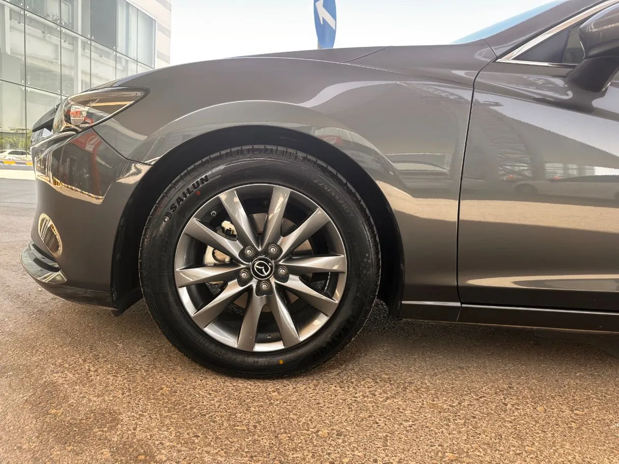 Car image 9
