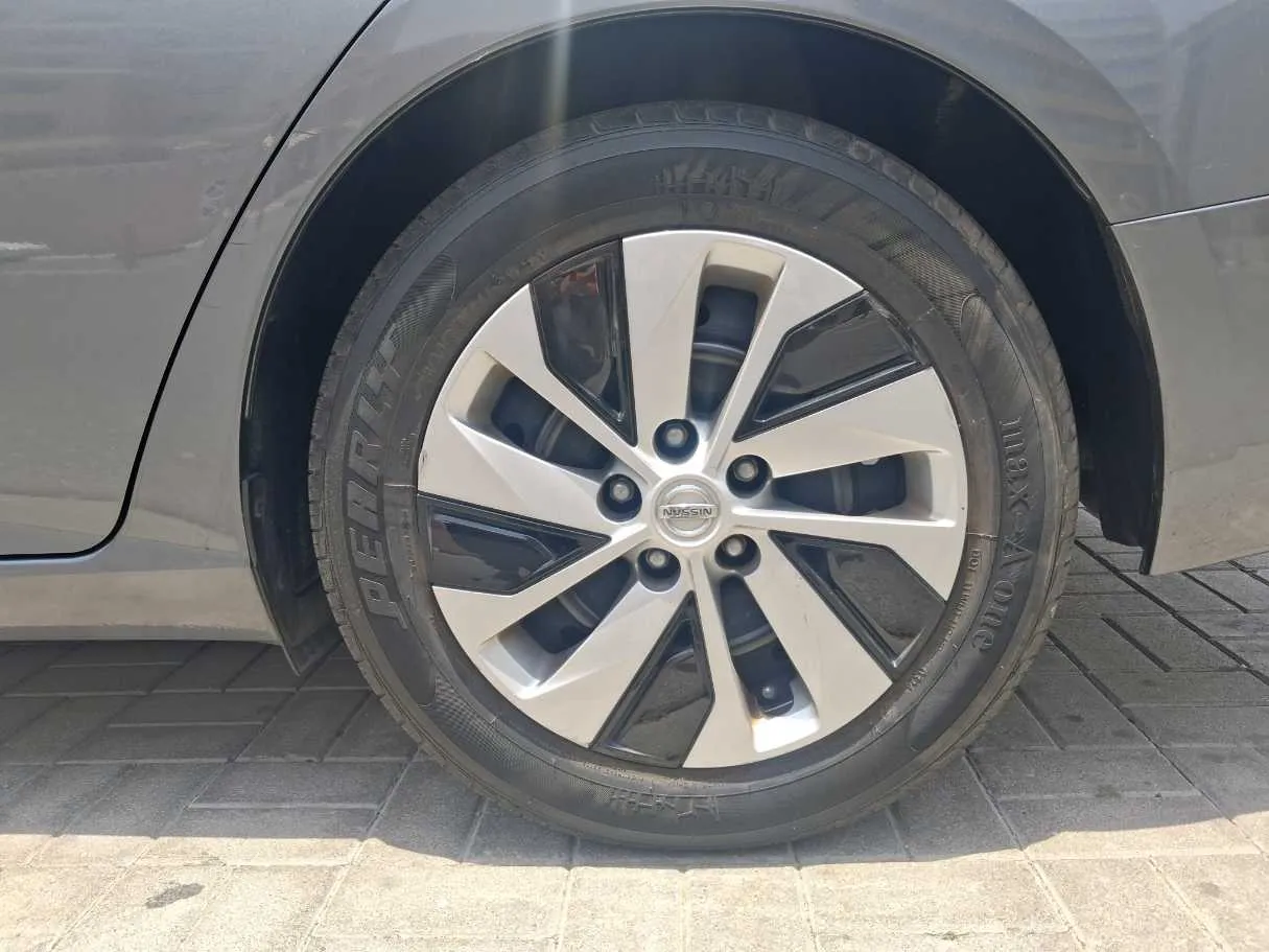 Car image 6