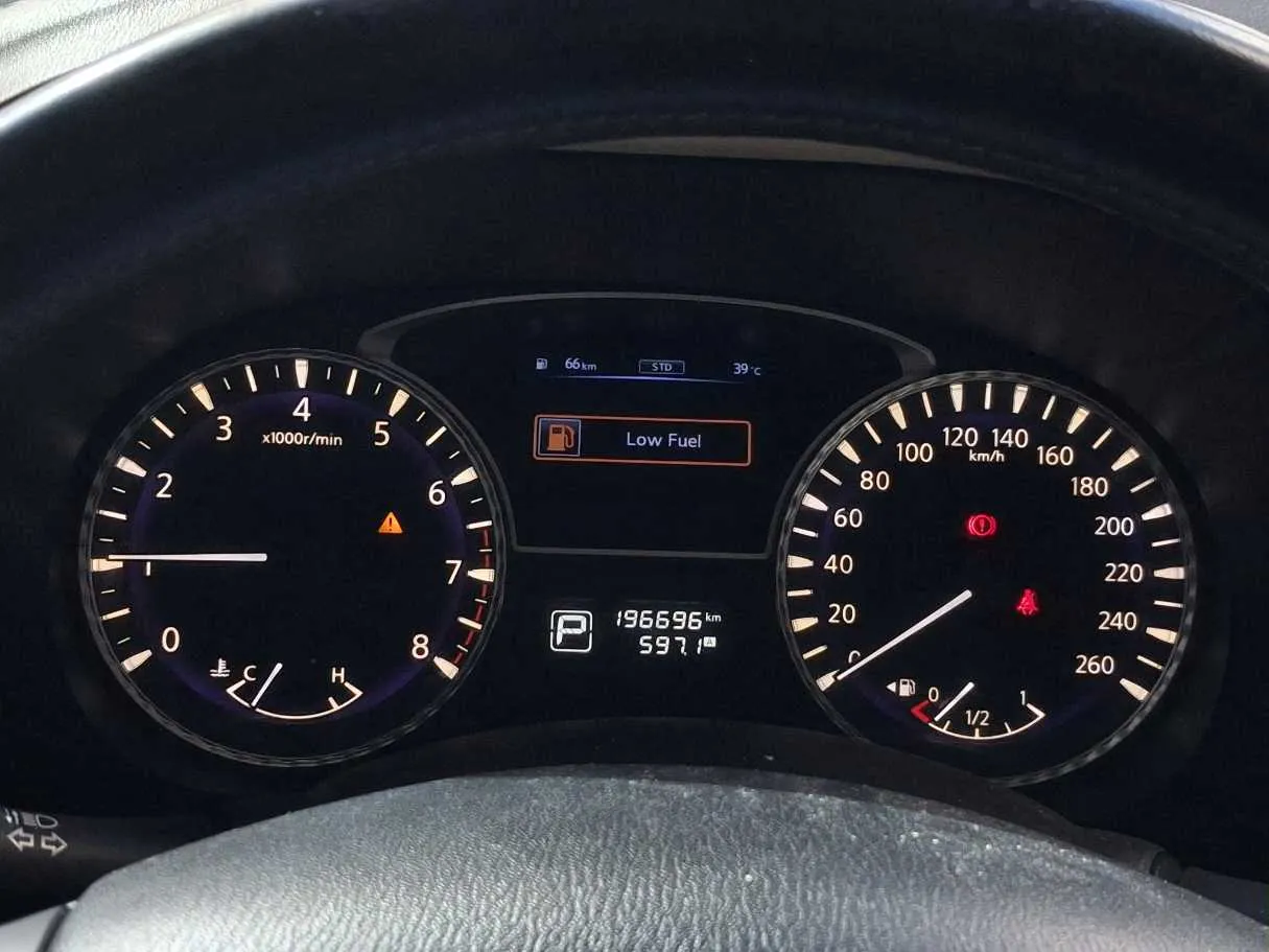 Car image 20