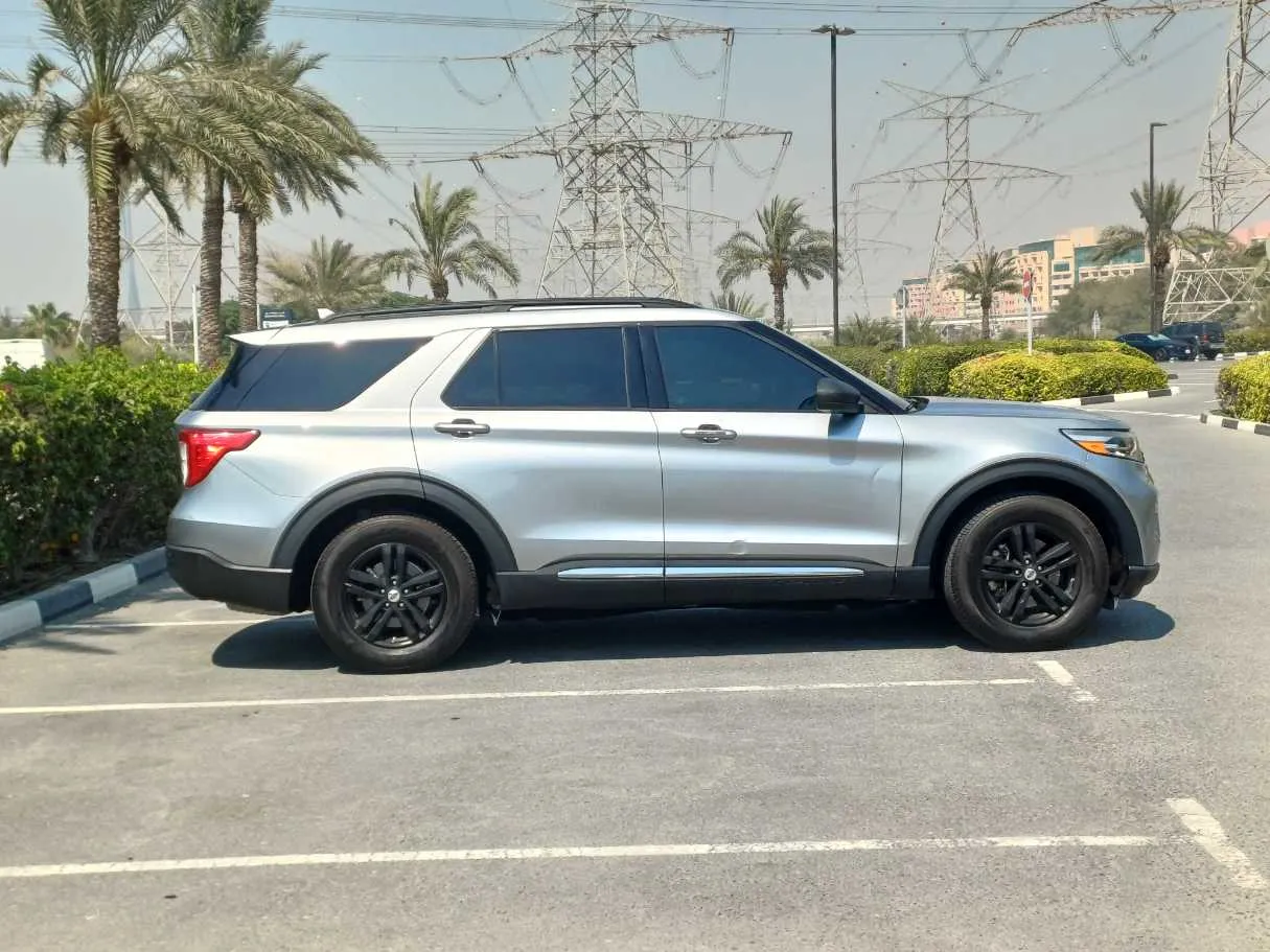 Car image 8
