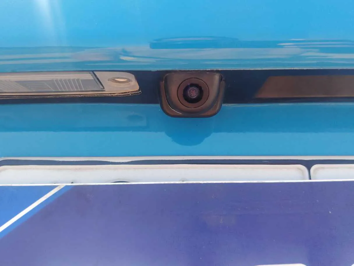 Car image 27