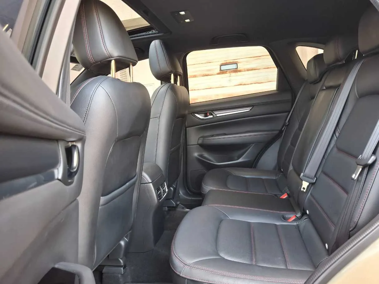Car image 13