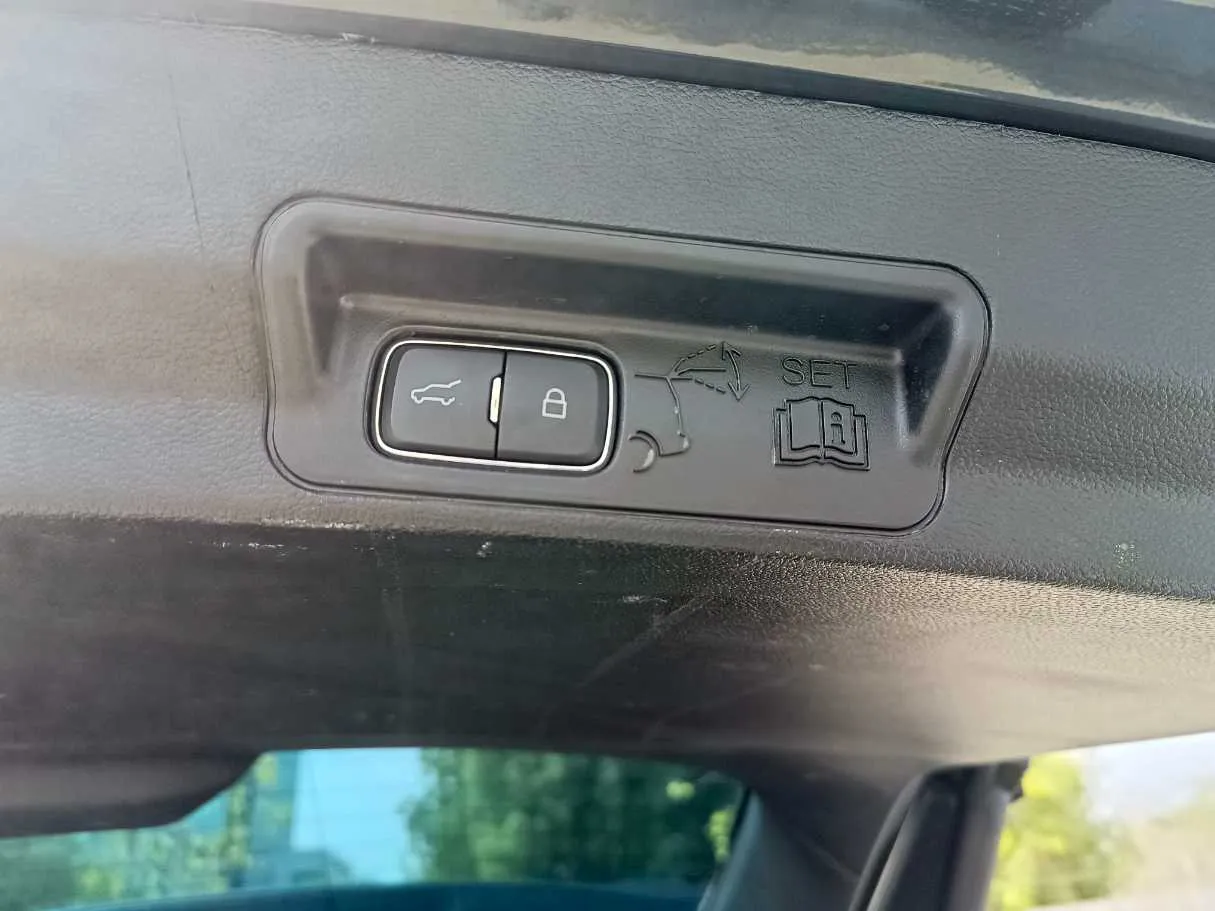 Car image 33