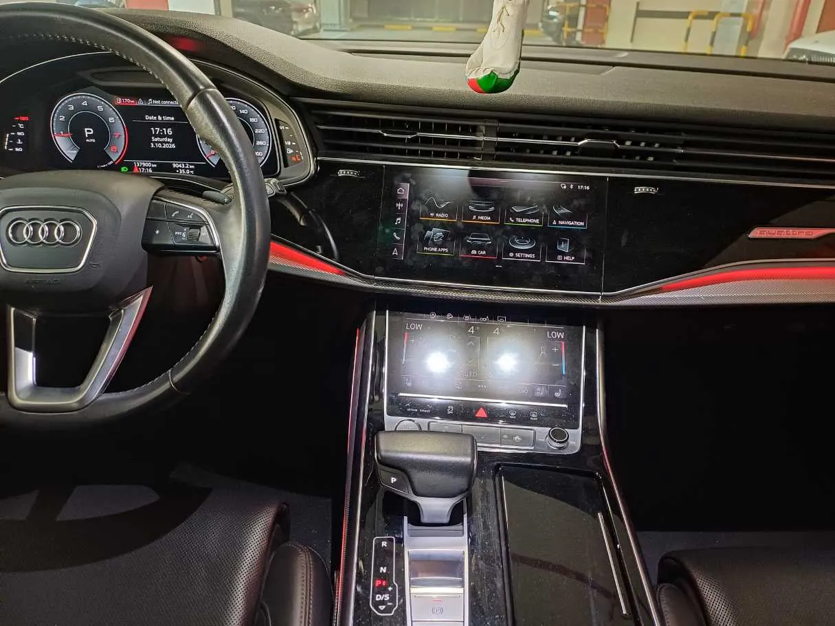 Car image 17