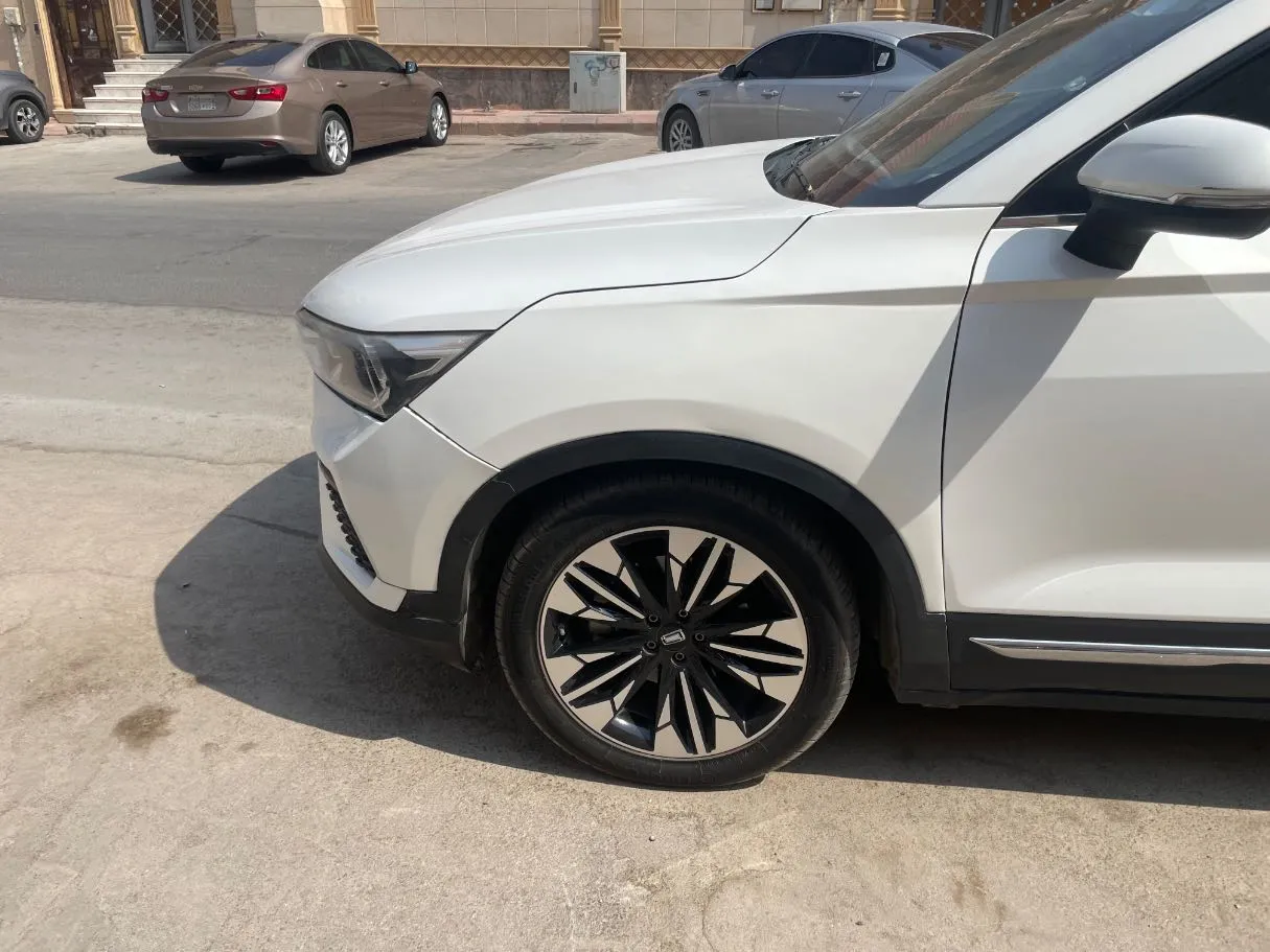 Car image 9