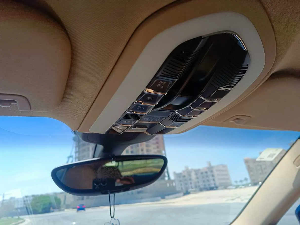 Car image 34