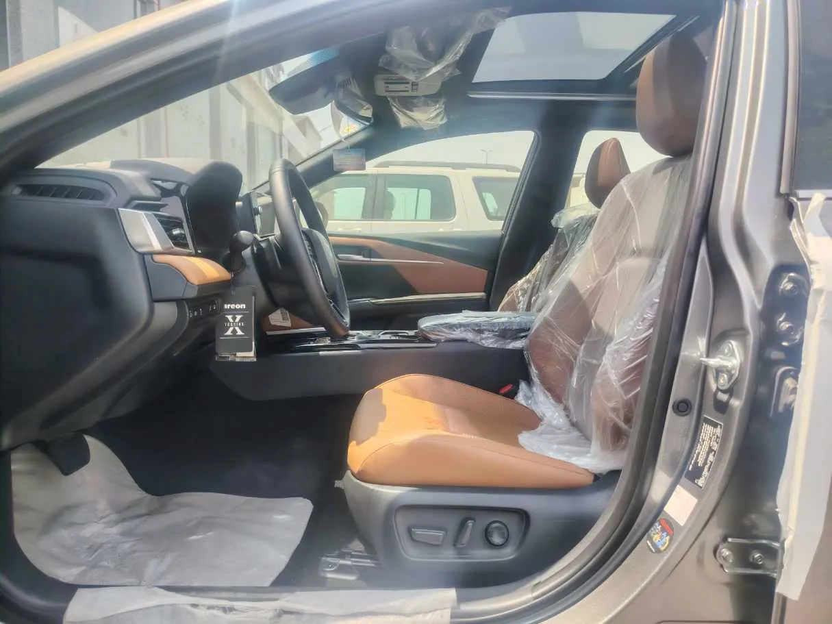 Car image 13