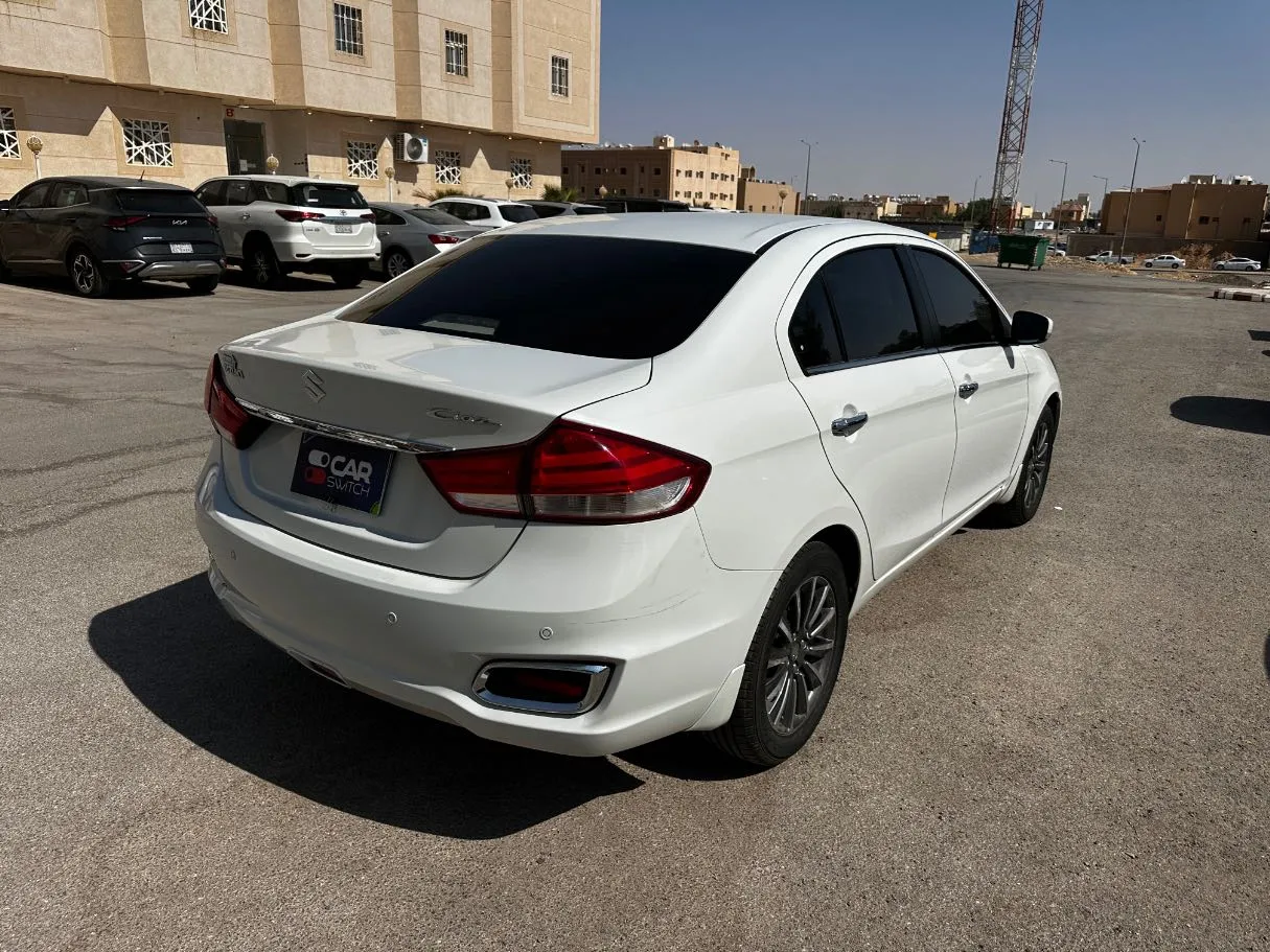 Car image 5