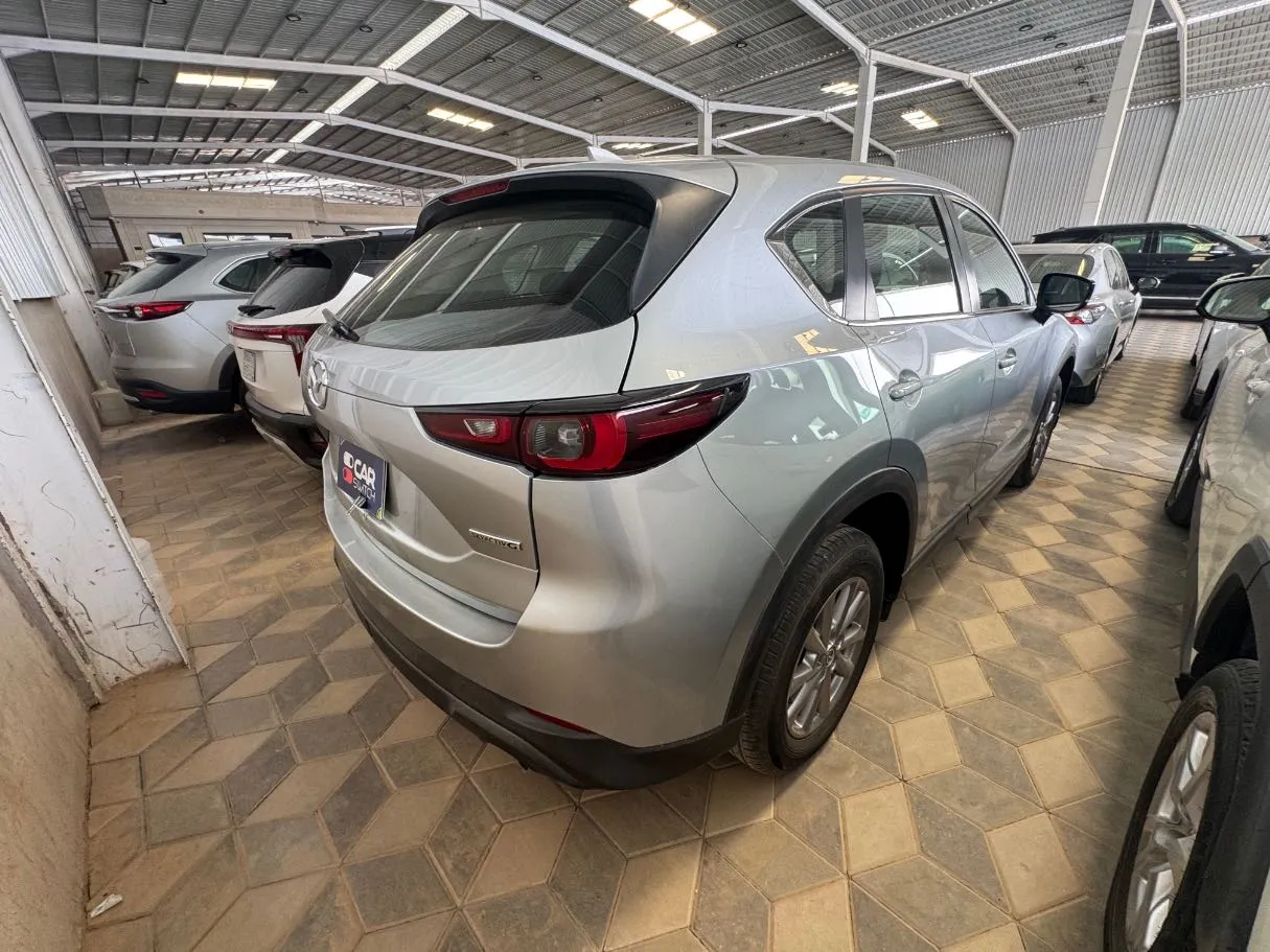Car image 3