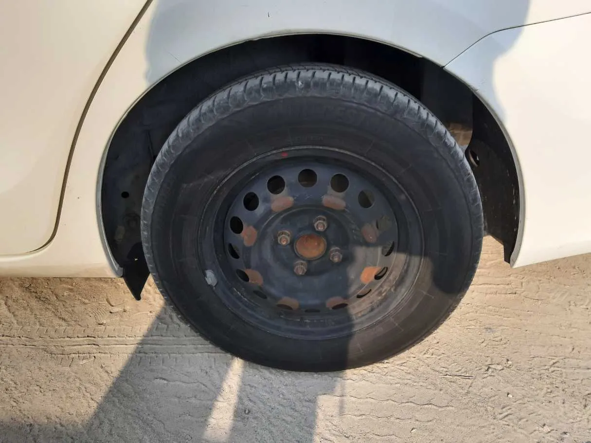 Car image 9