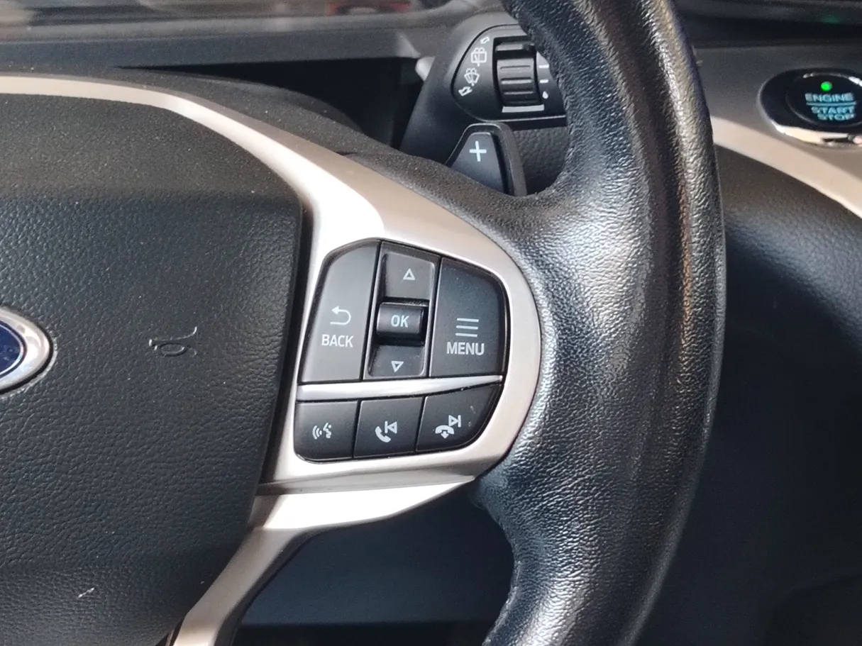 Car image 25