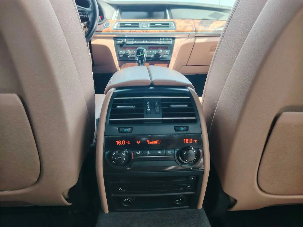 Car image 33
