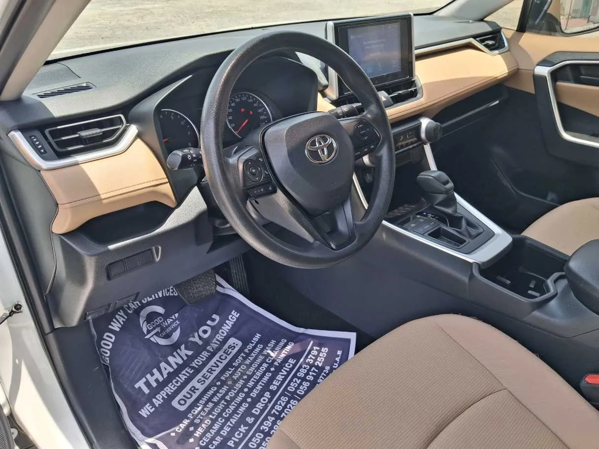 Car image 11