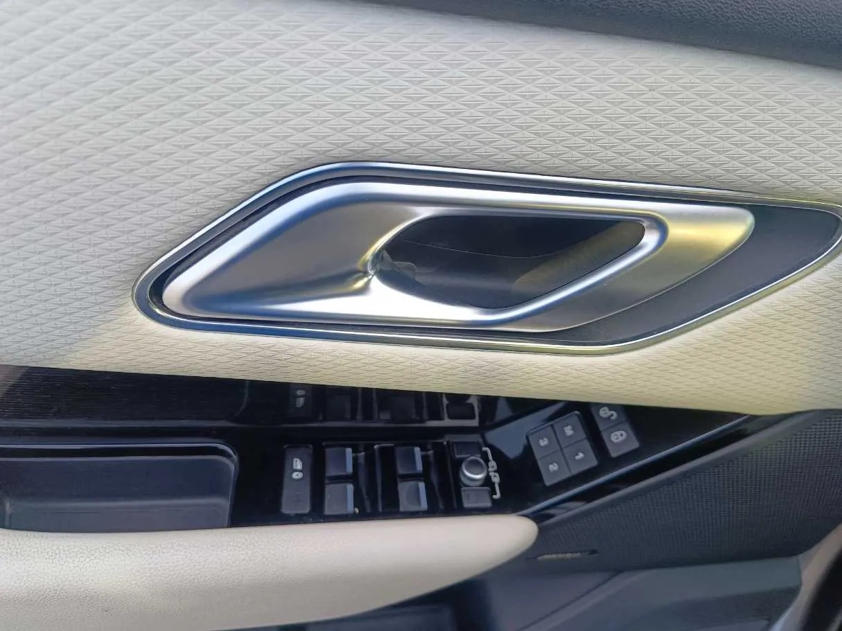 Car image 33