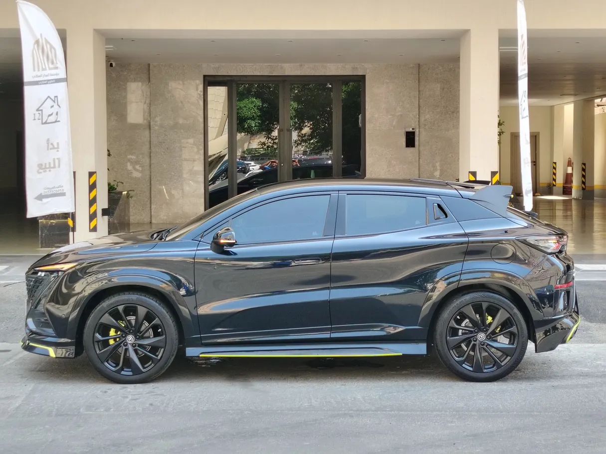 Car image 8