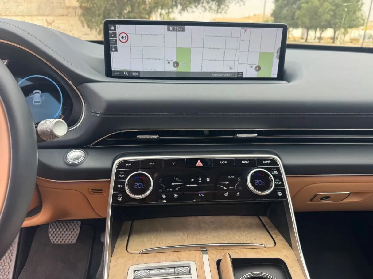 Car image 18