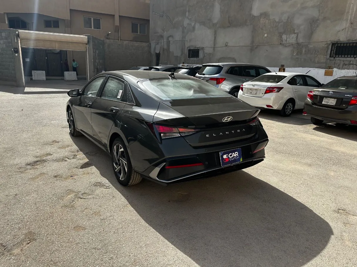 Car image 7