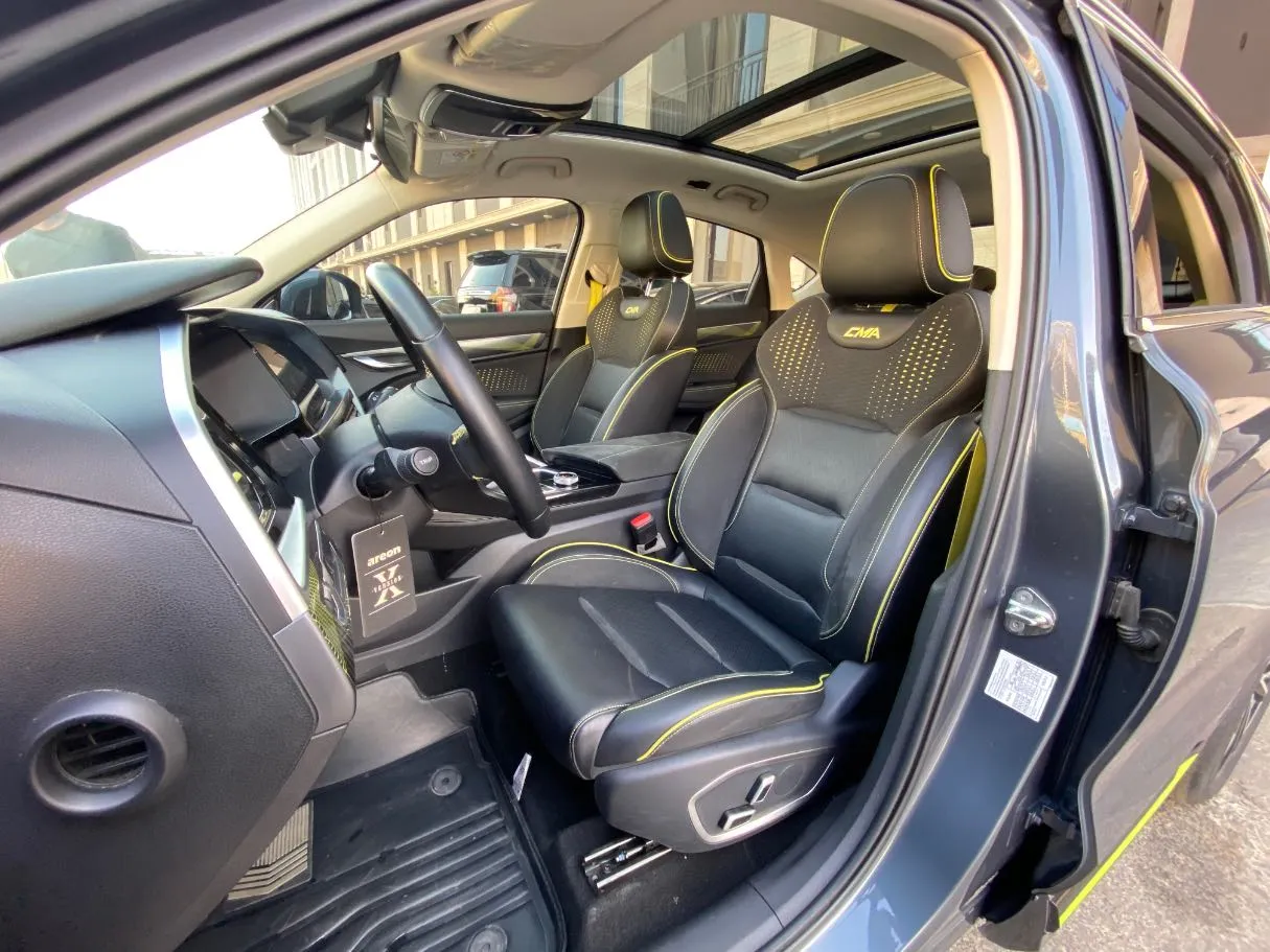 Car image 11