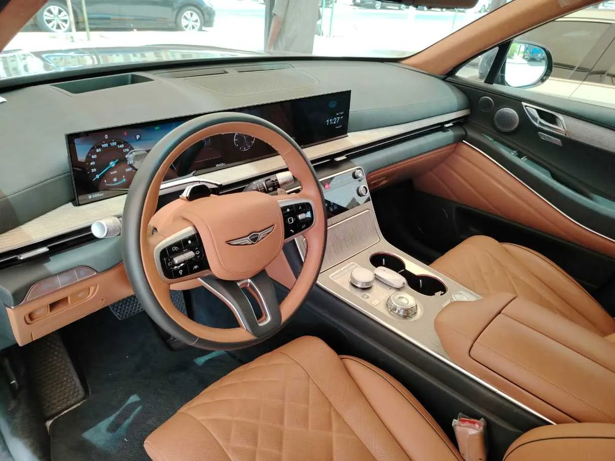 Car image 12