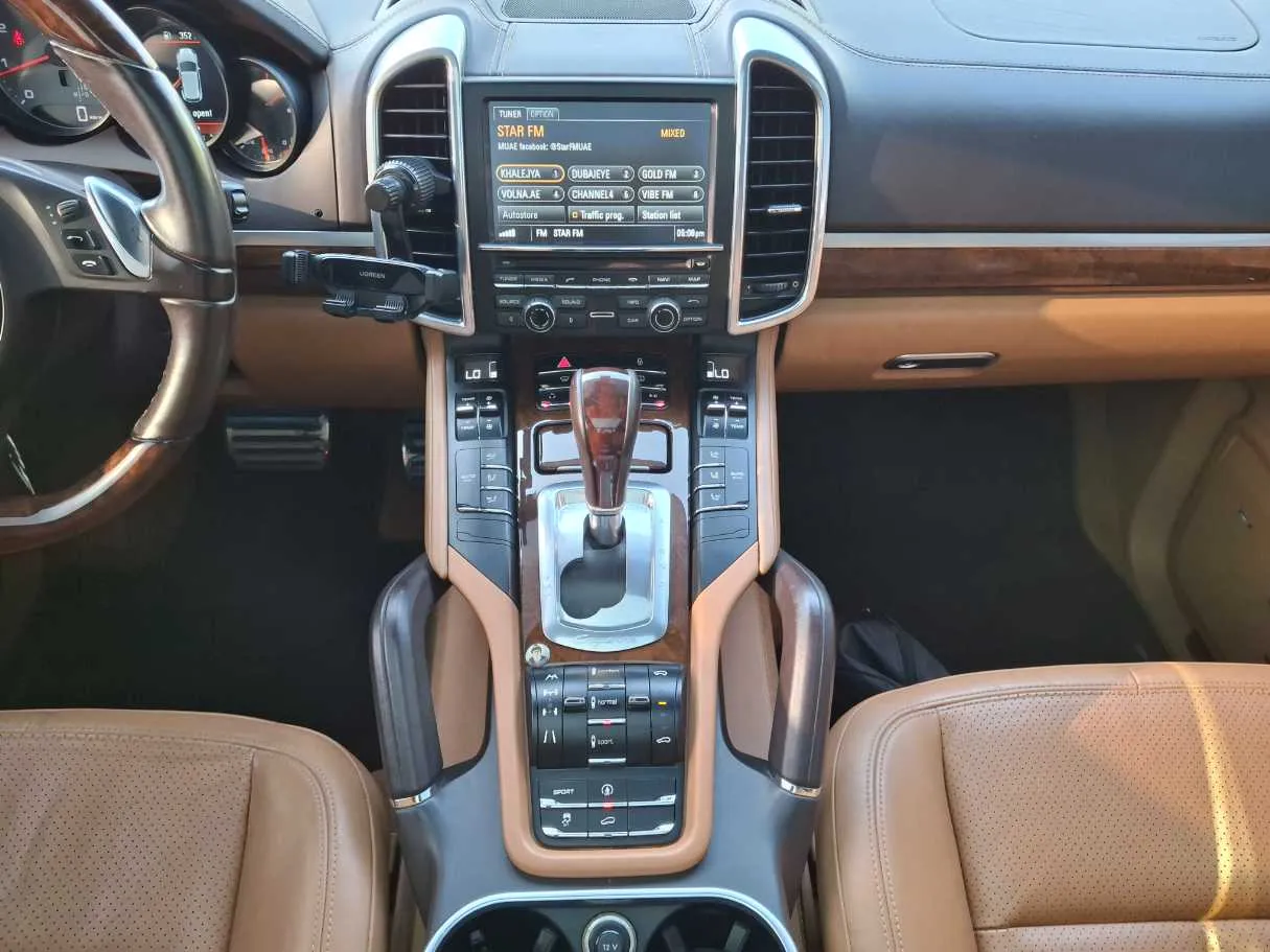 Car image 15