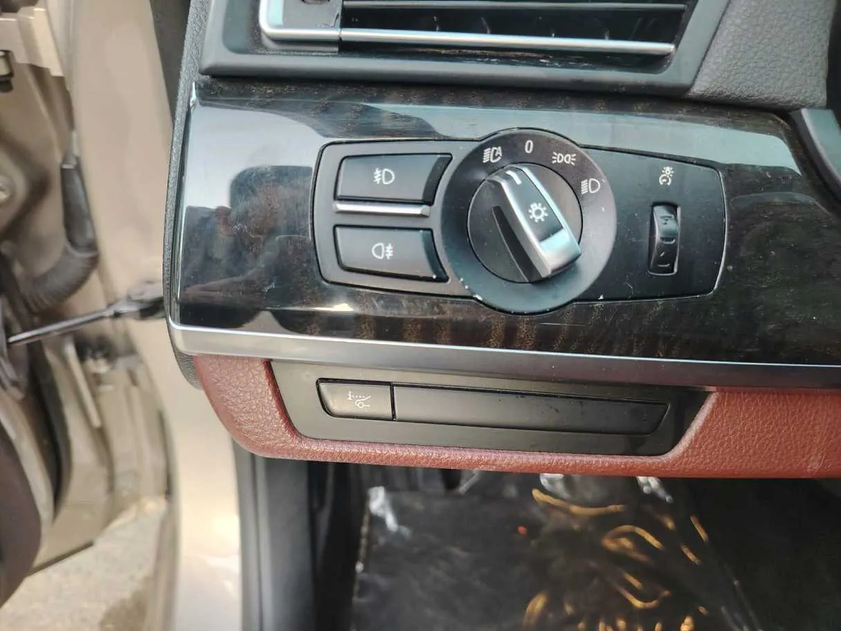 Car image 29