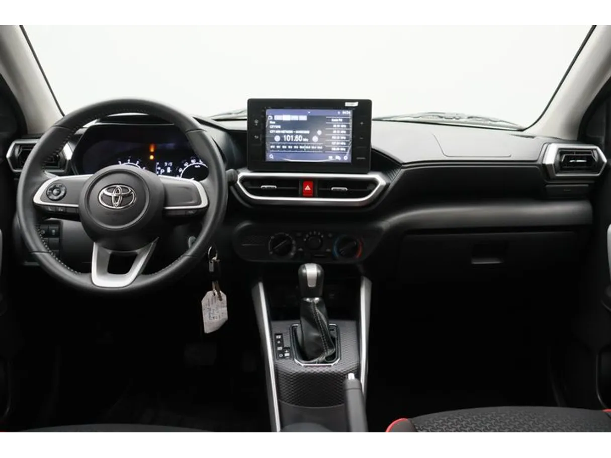 Car image 14
