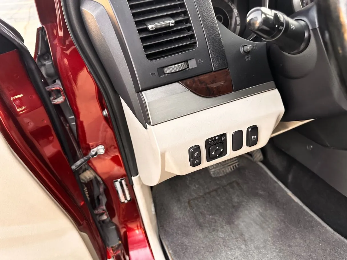 Car image 26