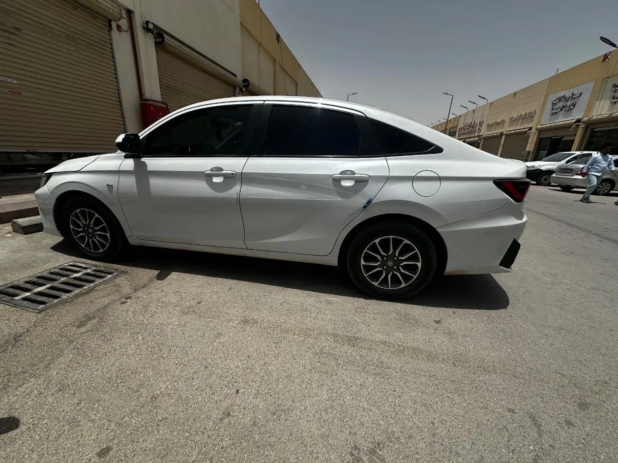 Car image 8