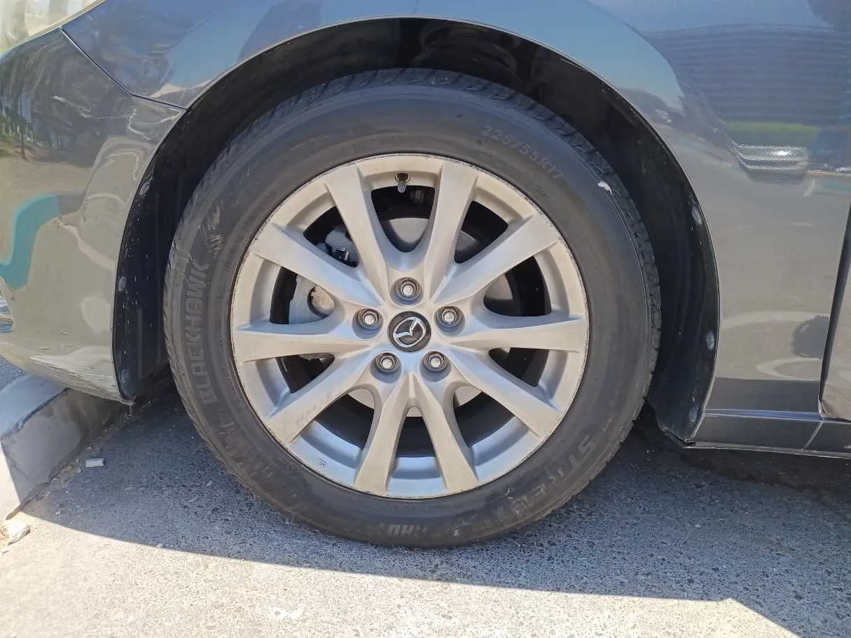 Car image 9