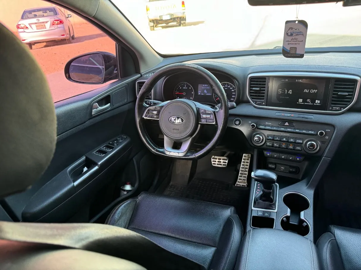 Car image 15