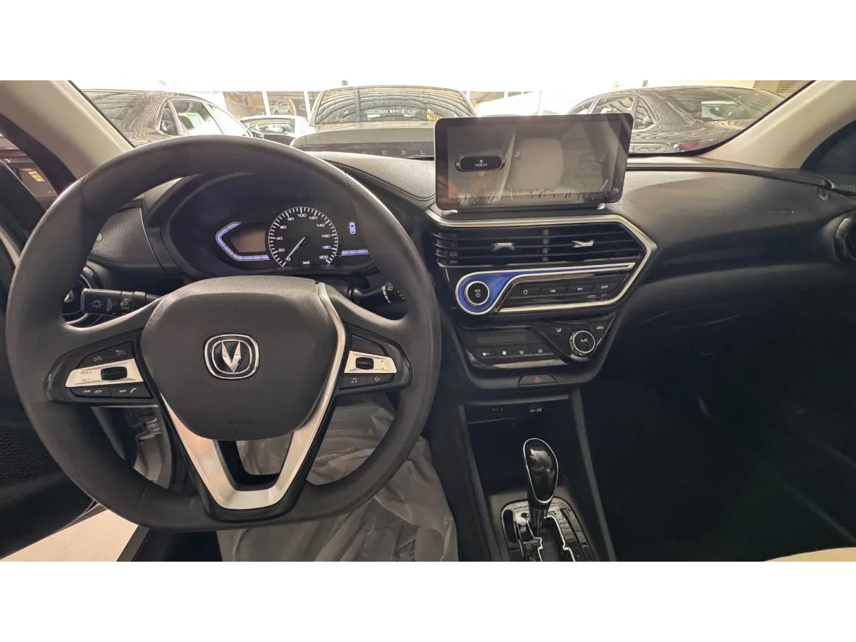 Car image 15