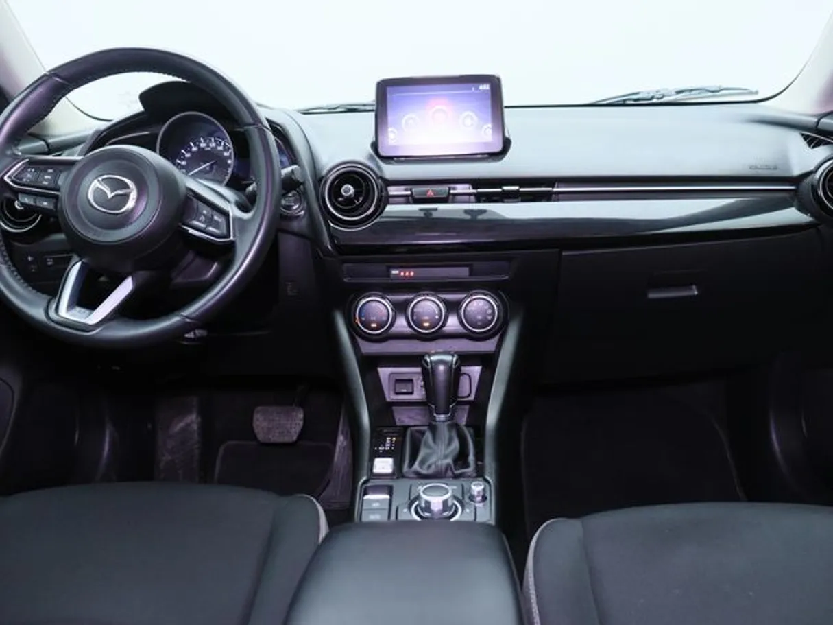 Car image 14