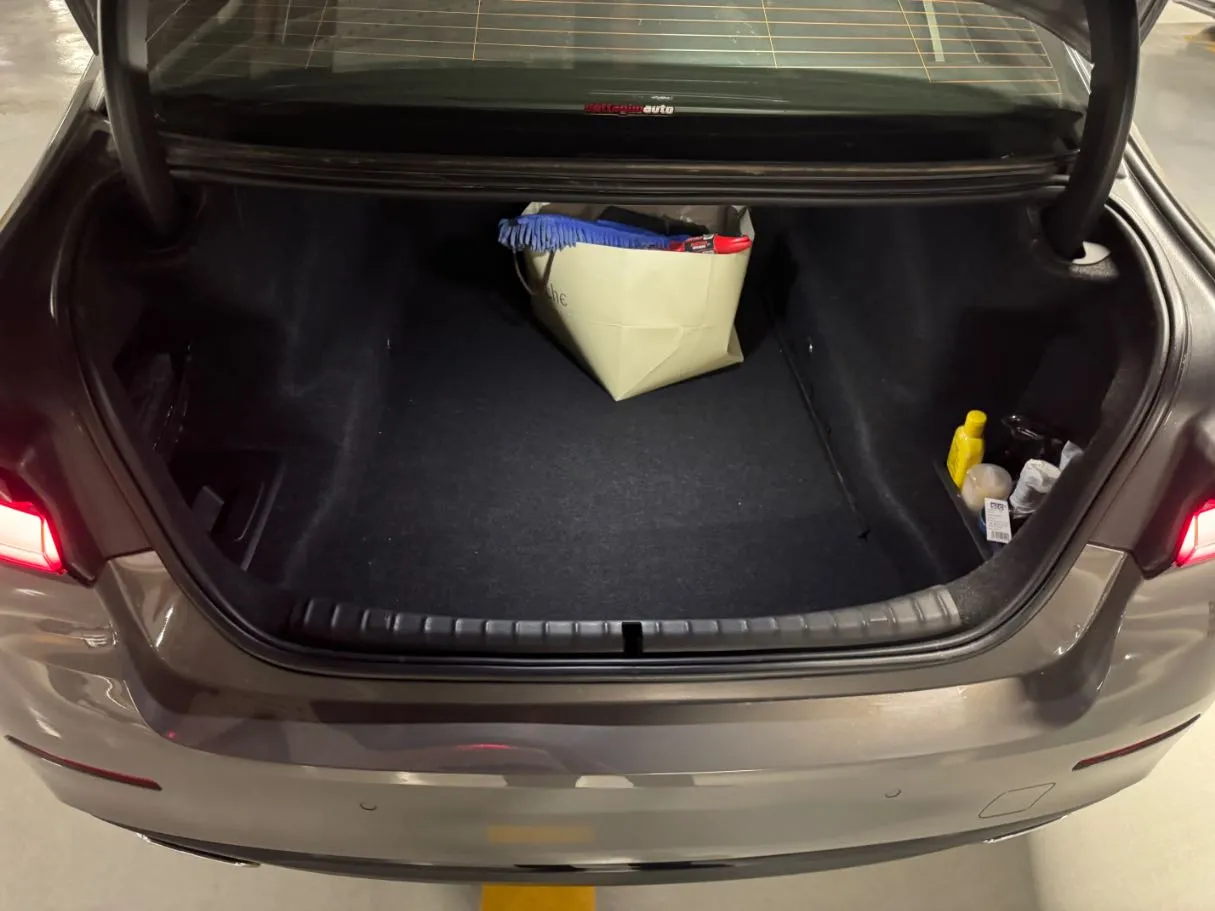 Car image 19