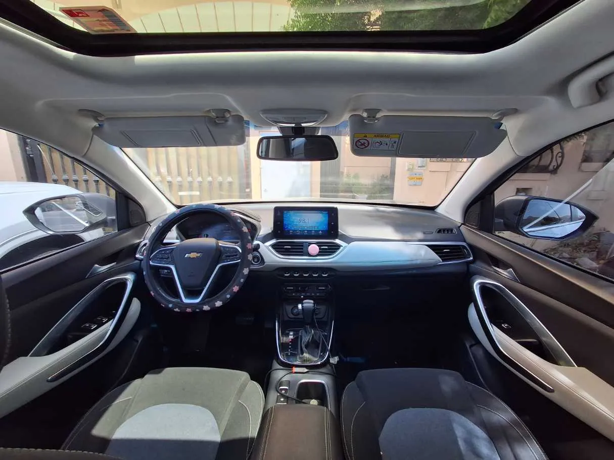 Car image 18