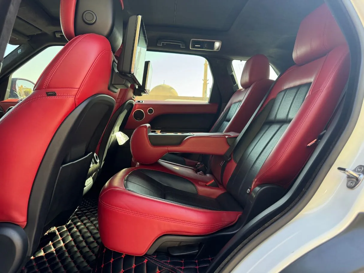 Car image 12