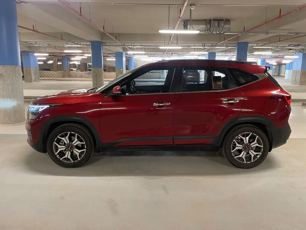 Car image 8
