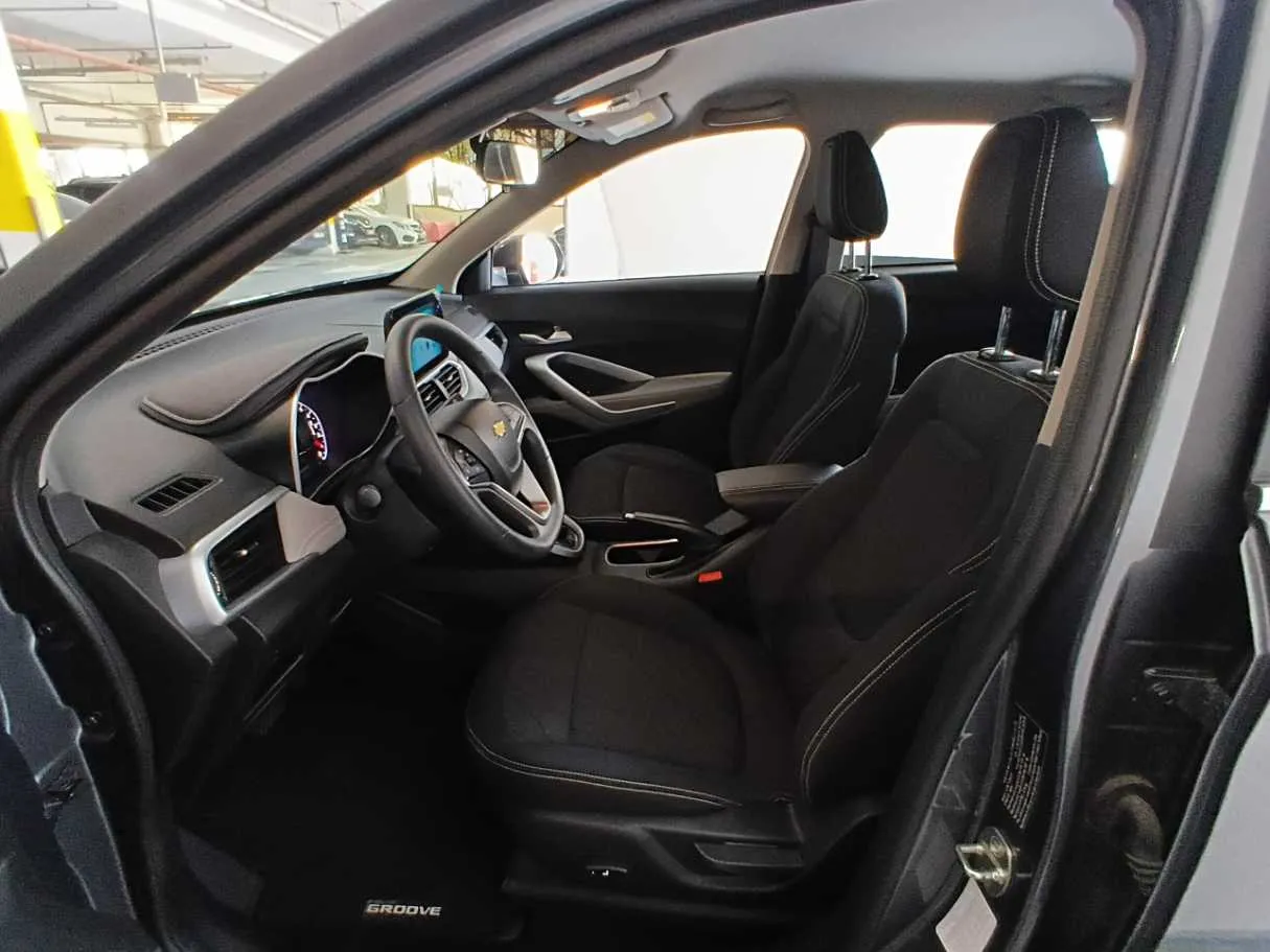 Car image 12