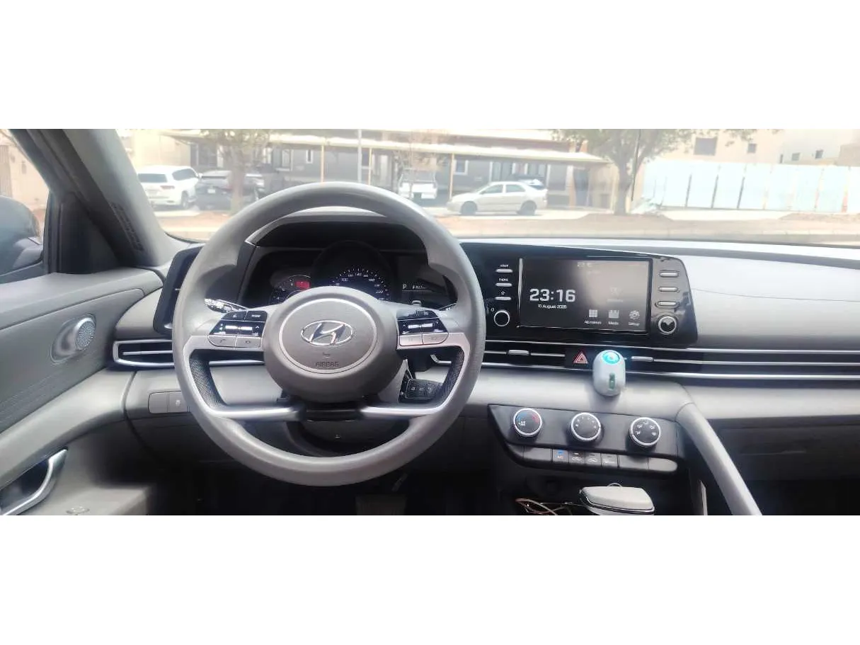 Car image 16