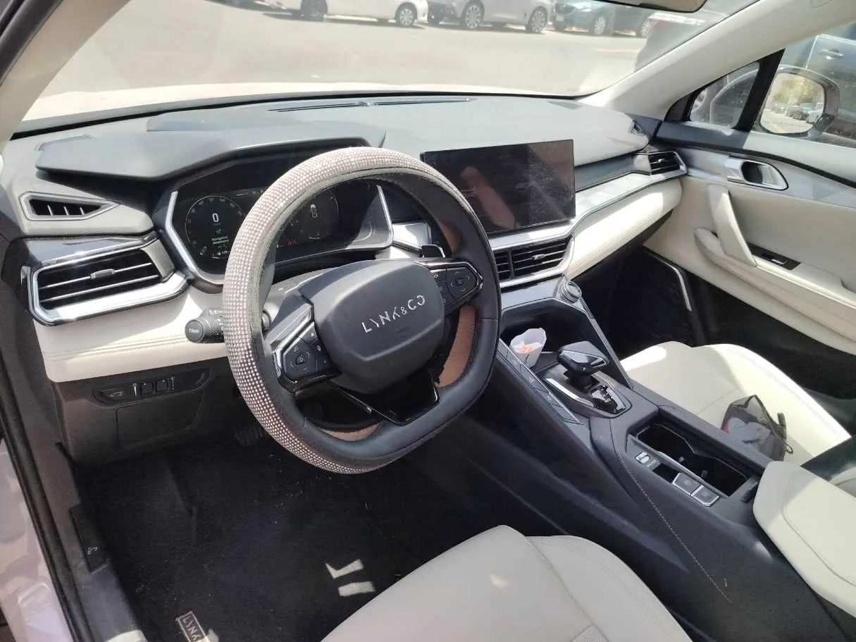 Car image 13