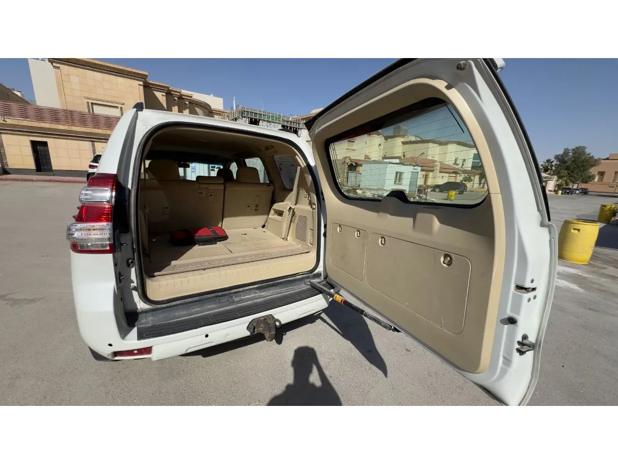 Car image 19