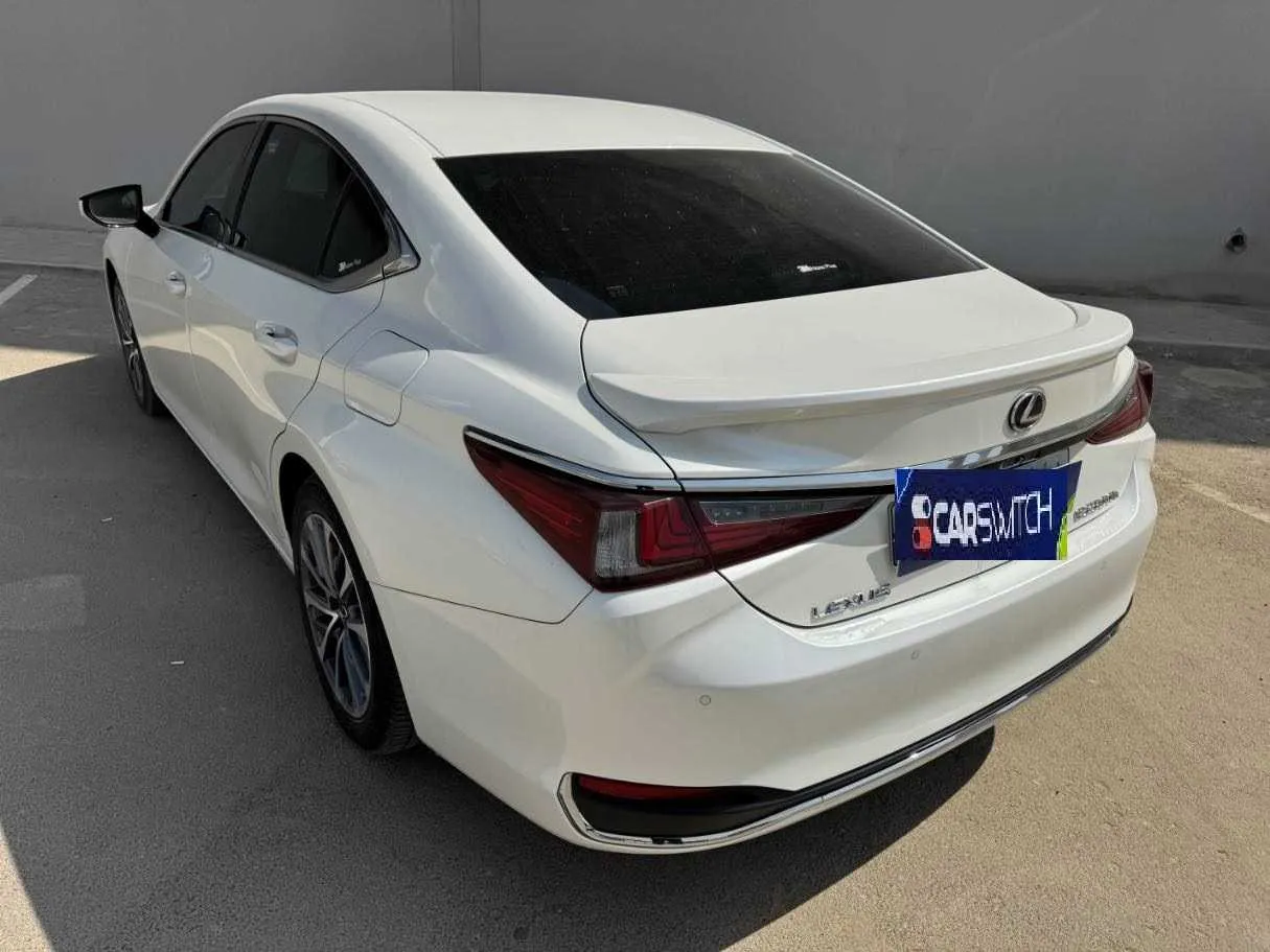 Car image 7