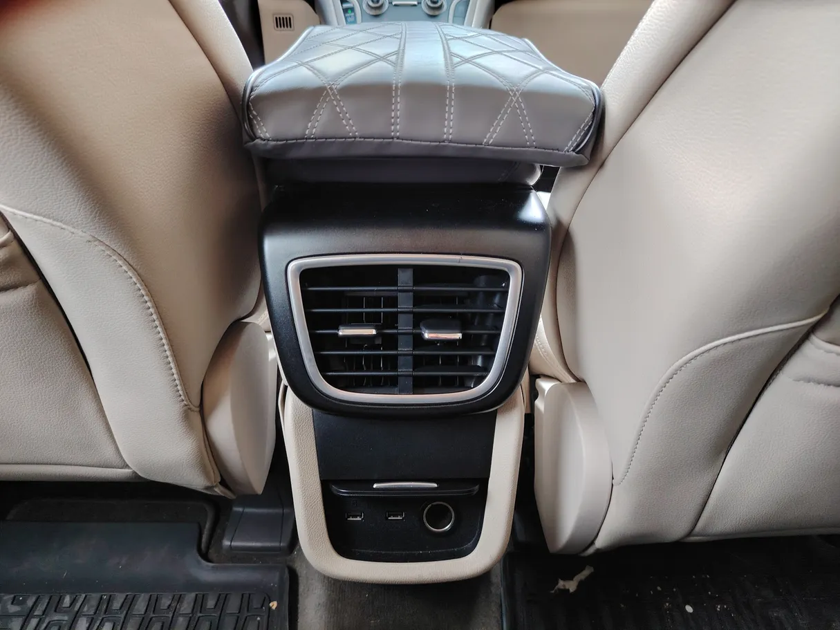 Car image 26
