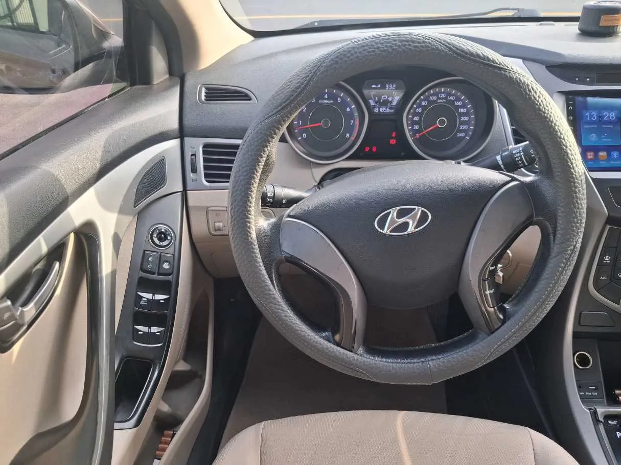 Car image 17