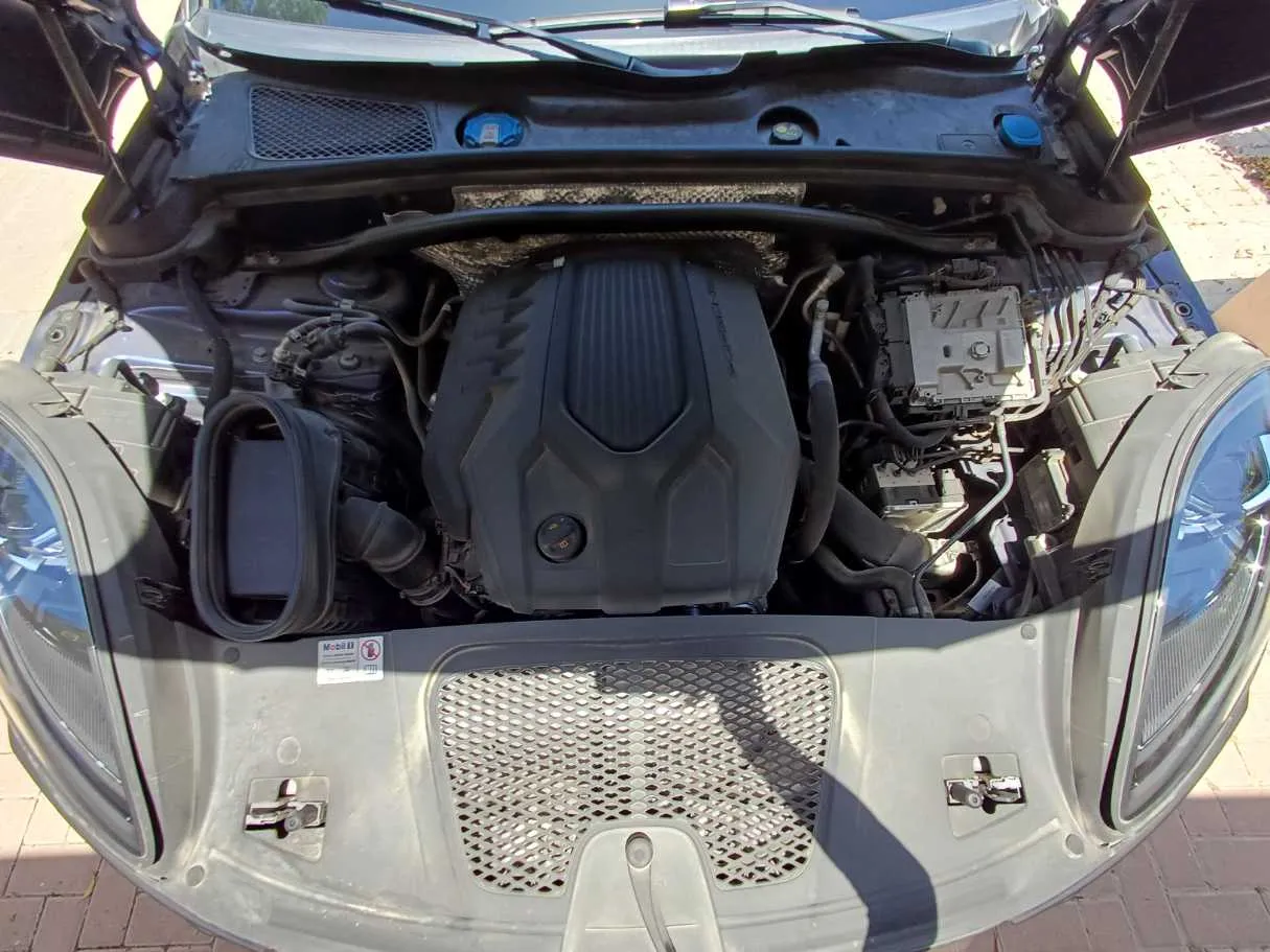 Car image 21