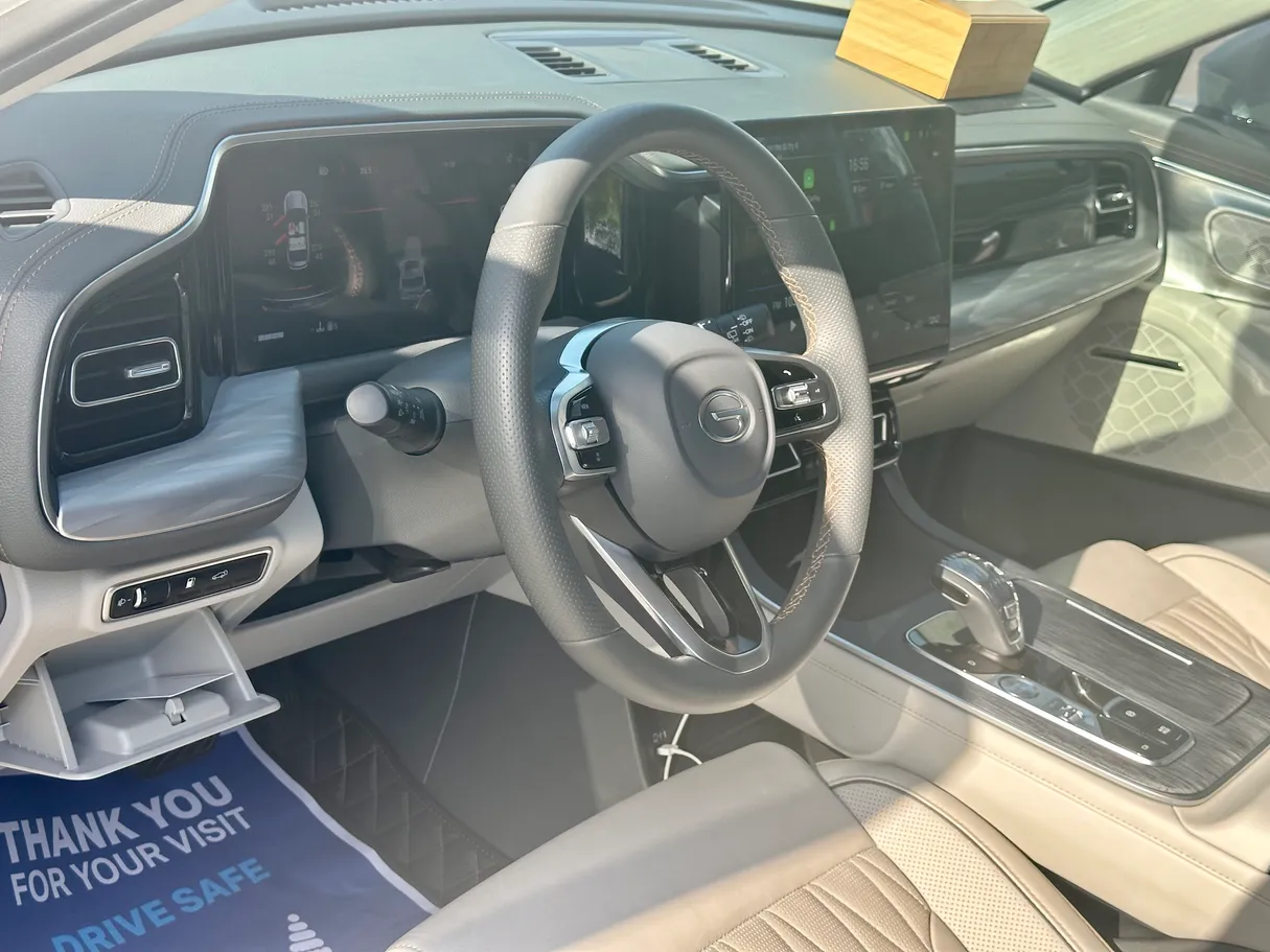 Car image 11