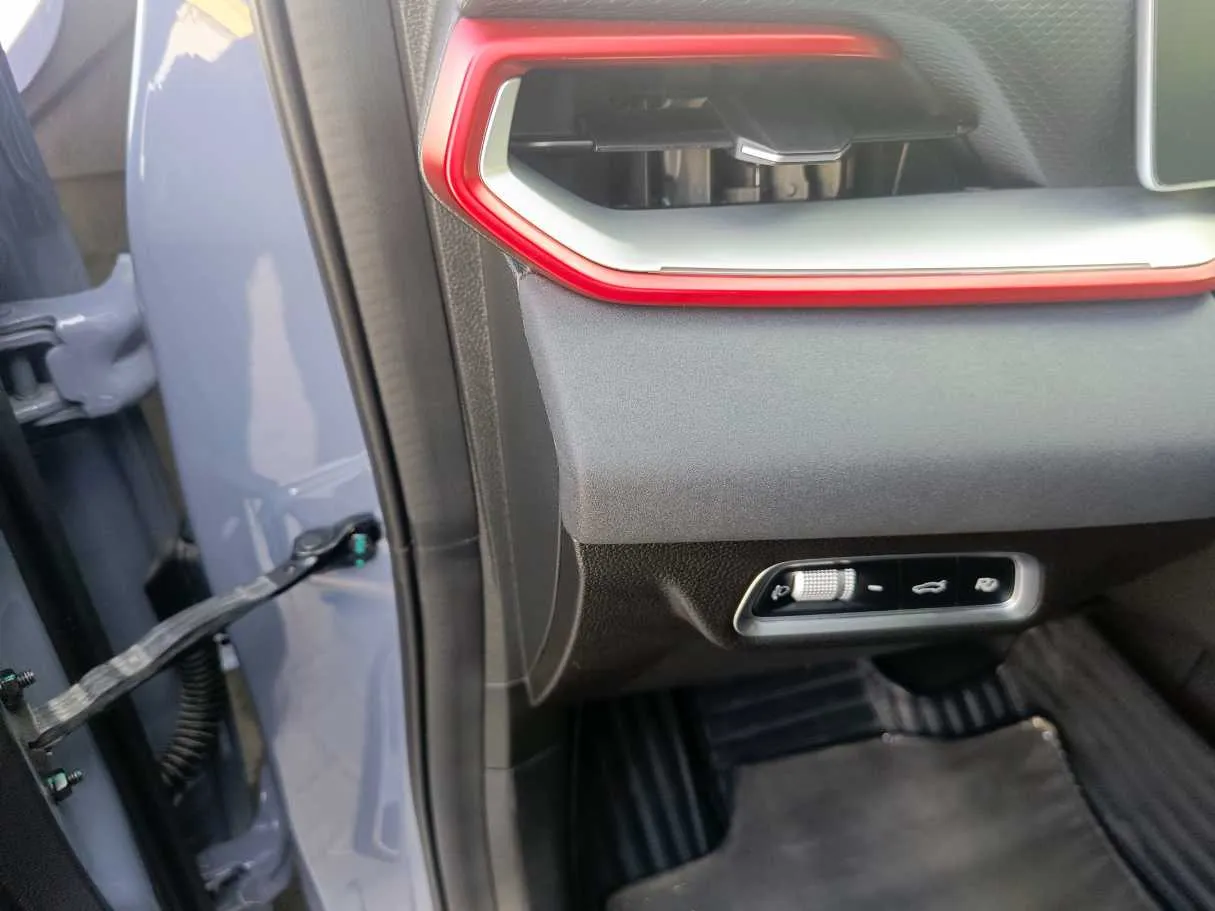Car image 36