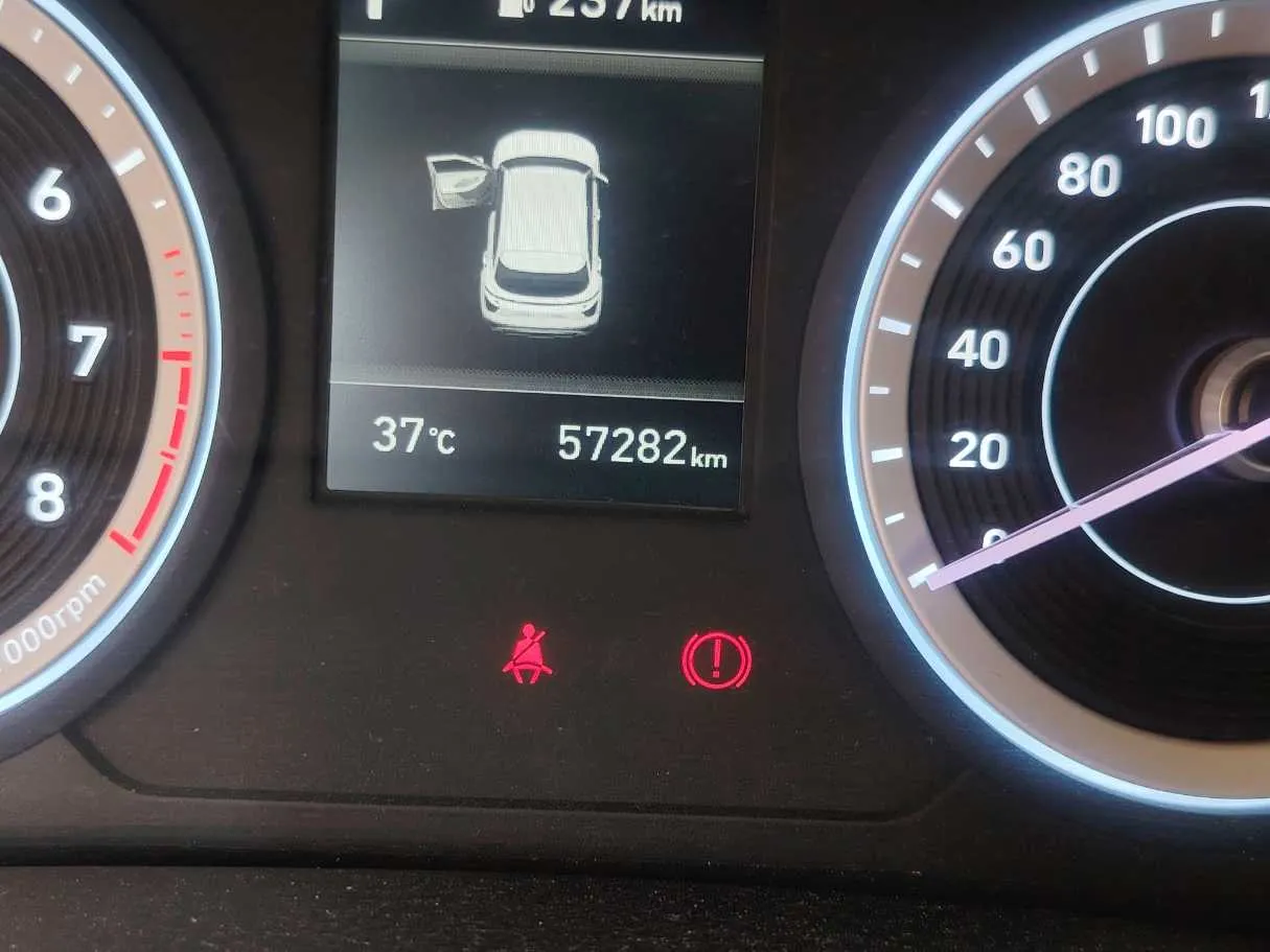 Car image 18