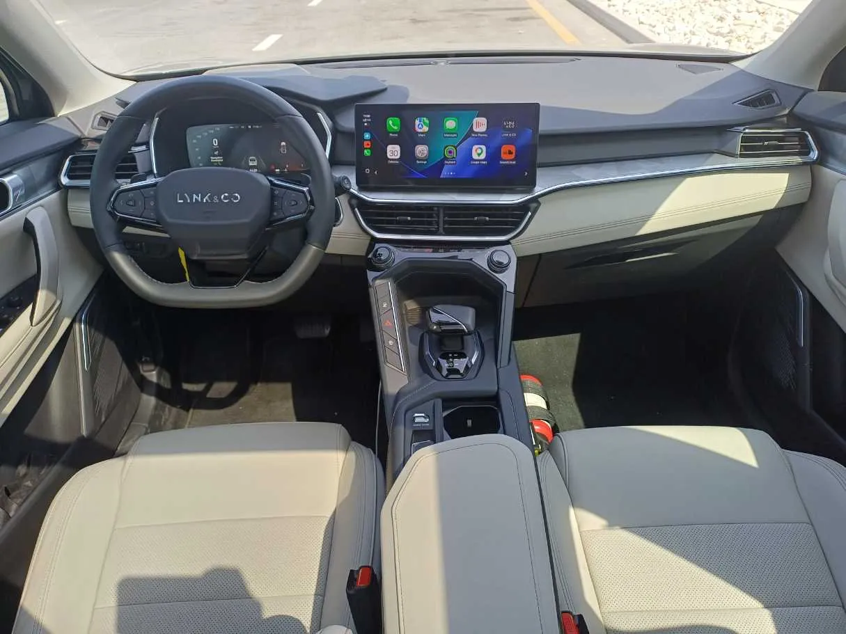 Car image 15