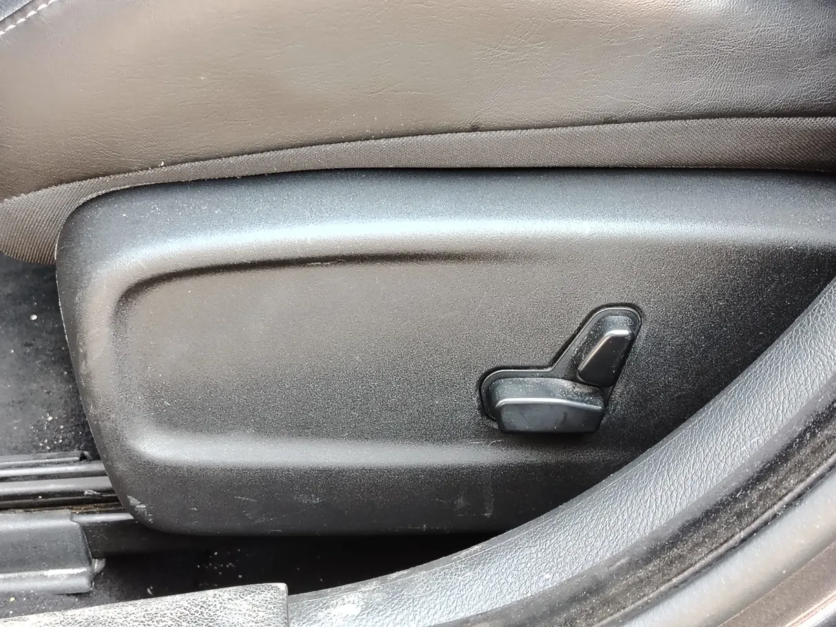 Car image 29