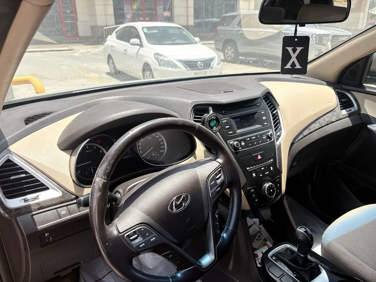 Car image 12
